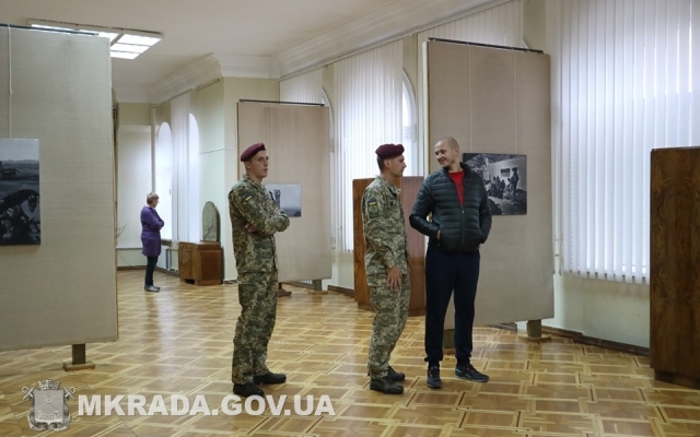 В музее им. В.Верещагина проходит выставка картин «Аэропорт», посвященная памяти мужественных героев Фото № 6 В музее им. В.Верещагина проходит выставка картин «Аэропорт», посвященная памяти мужественных героев Фото № 6