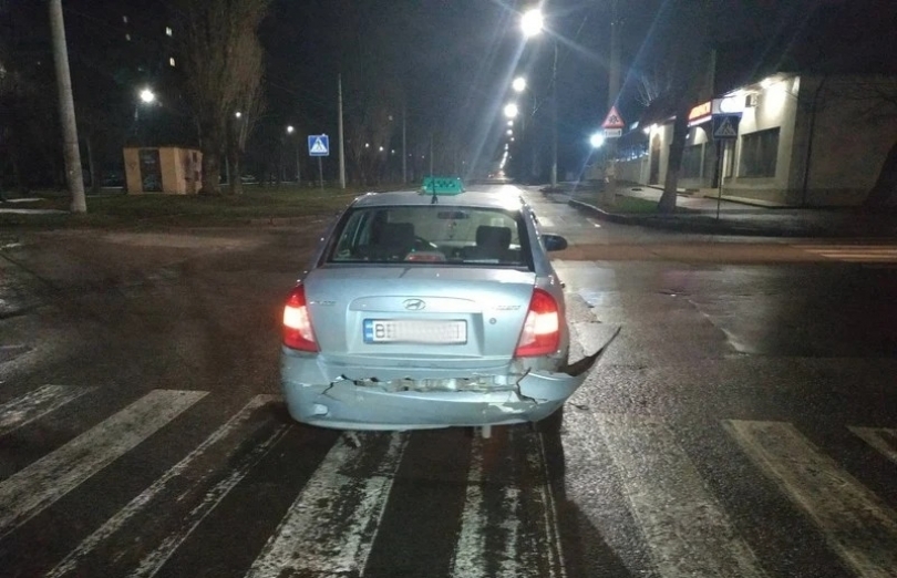 В центре Николаева Ford Mondeo догнал Hyundai Accent Фото № 4 В центре Николаева Ford Mondeo догнал Hyundai Accent Фото № 4