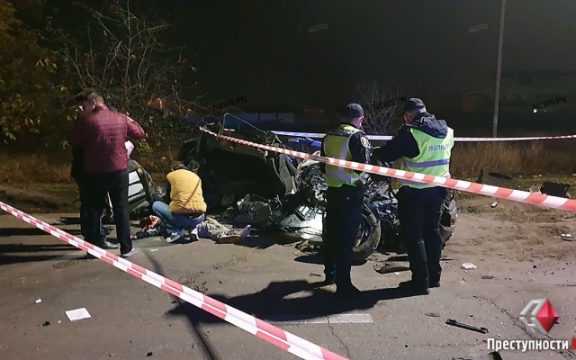 В Корабельном районе автомобиль на огромной скорости вылетел на обочину и врезался в столб: пассажир – погиб, водитель – в больнице Фото № 2 В Корабельном районе автомобиль на огромной скорости вылетел на обочину и врезался в столб: пассажир – погиб, водитель – в больнице Фото № 2
