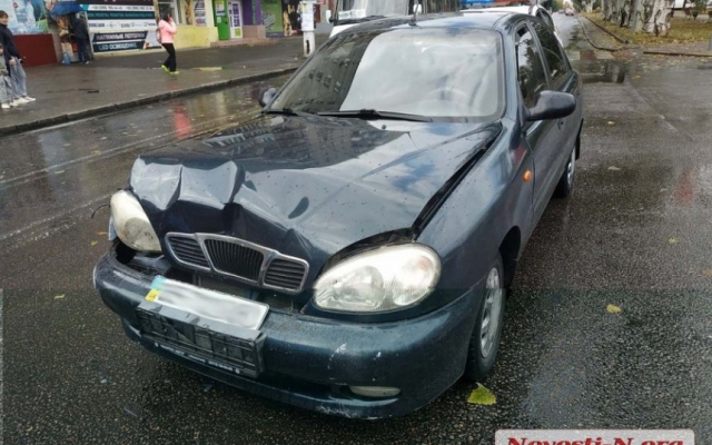 На Центральном проспекте из-за несоблюдения дистанции столкнулись два автомобиля Фото № 2 На Центральном проспекте из-за несоблюдения дистанции столкнулись два автомобиля Фото № 2