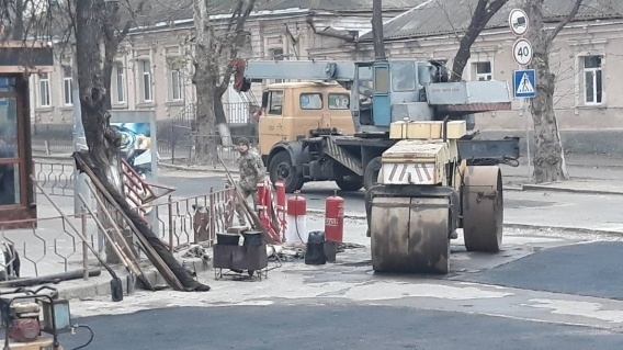 Дорогу в Николаеве ремонтировали в мороз и остывшим асфальтом Фото № 2 Дорогу в Николаеве ремонтировали в мороз и остывшим асфальтом Фото № 2