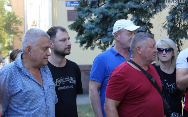 В Николаеве прошел митинг против назначения Александра Стадника губернатором Фото № 3 В Николаеве прошел митинг против назначения Александра Стадника губернатором Фото № 3