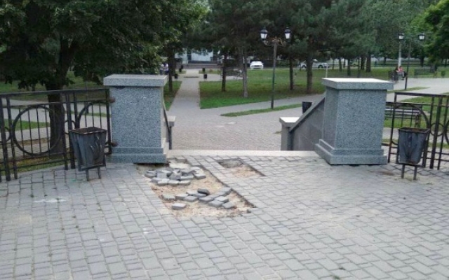 Возле фонтана в Возле фонтана в