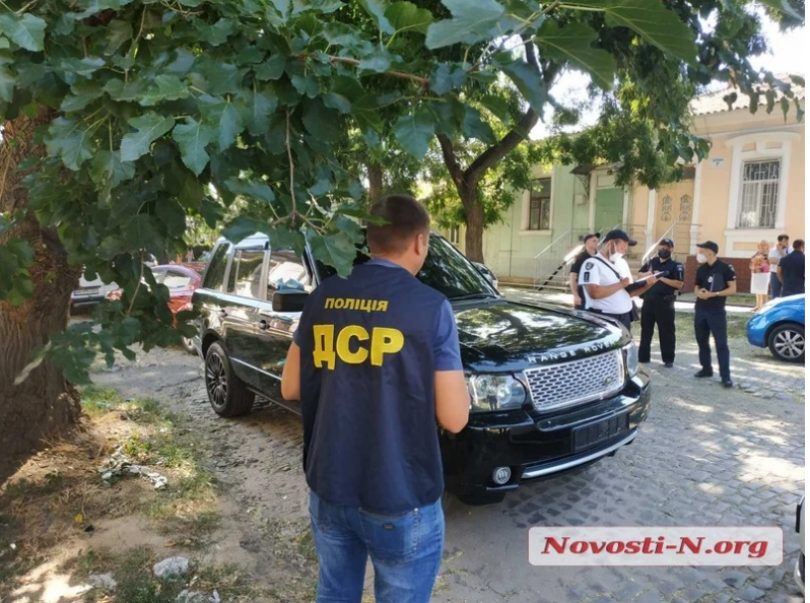 В Николаеве на подозрительном авто задержали «правую руку» известного криминального авторитета Фото № 0 В Николаеве на подозрительном авто задержали «правую руку» известного криминального авторитета Фото № 0