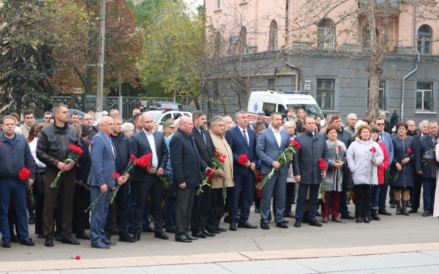 В Николаеве прошли торжества ко Дню освобождения Украины от нацистских захватчиков Фото № 3 В Николаеве прошли торжества ко Дню освобождения Украины от нацистских захватчиков Фото № 3