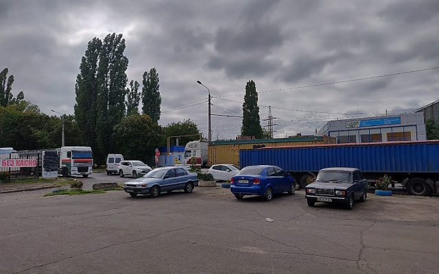 На проспекте Богоявленский образовалось большое скопление фур, возникли автопробки Фото № 3 На проспекте Богоявленский образовалось большое скопление фур, возникли автопробки Фото № 3
