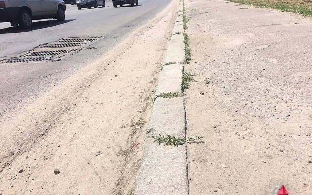 В Ингульском районе Николаева полгода не очищают дороги от песка и грязи Фото № 0 В Ингульском районе Николаева полгода не очищают дороги от песка и грязи Фото № 0