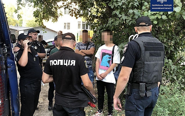 В Николаеве патрульные задержали трех закладчиков наркотиков Фото № 0 В Николаеве патрульные задержали трех закладчиков наркотиков Фото № 0