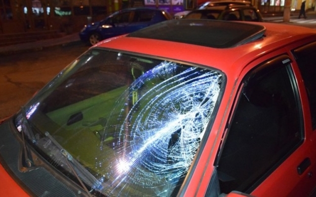 В Николаеве автомобиль сбил военнослужащего Фото № 0 В Николаеве автомобиль сбил военнослужащего Фото № 0