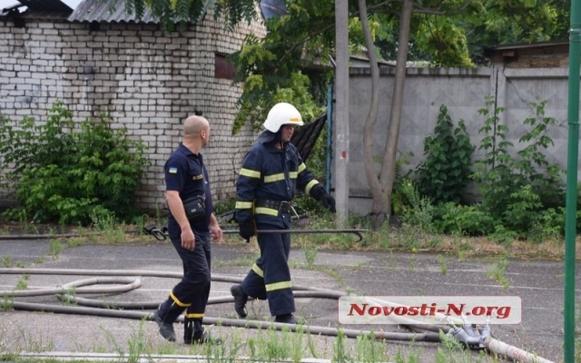 На территории железнодорожной больницы сгорели гараж и автомобиль Фото № 4 На территории железнодорожной больницы сгорели гараж и автомобиль Фото № 4