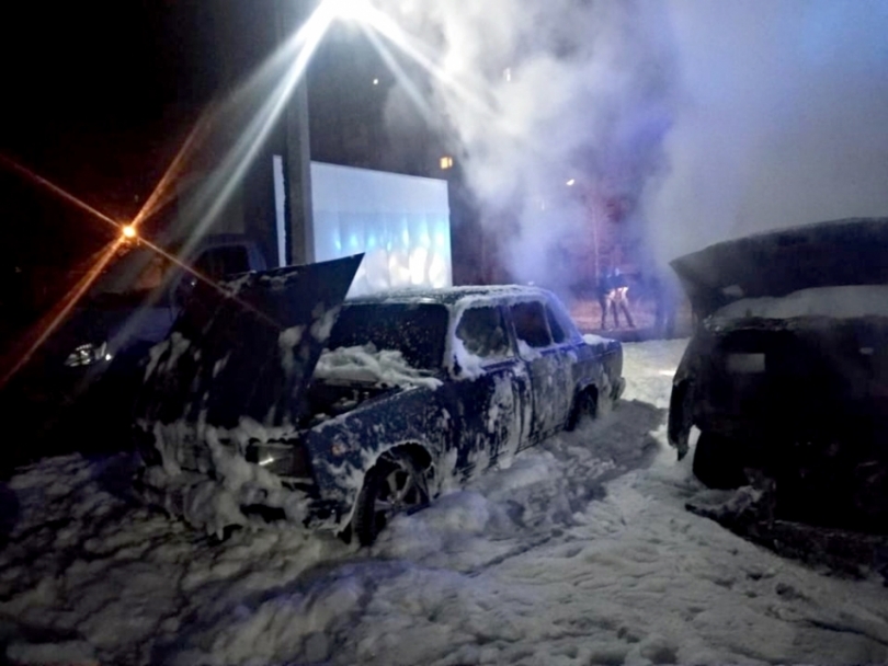 Ночью в Николаеве сгорел Mercedes (видео) Фото № 0 Ночью в Николаеве сгорел Mercedes (видео) Фото № 0