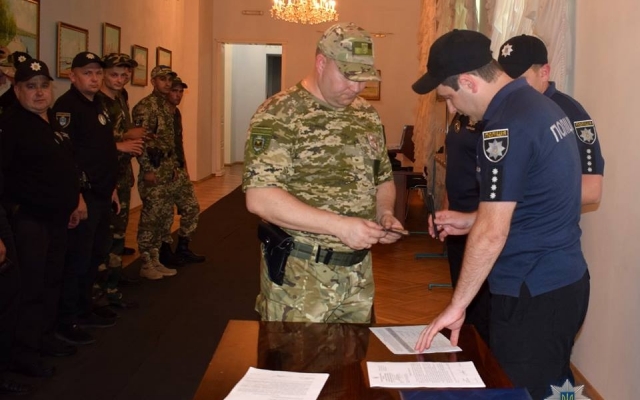 Николаевские полицейские отправились на стажировку в Луганскую область Фото № 4 Николаевские полицейские отправились на стажировку в Луганскую область Фото № 4