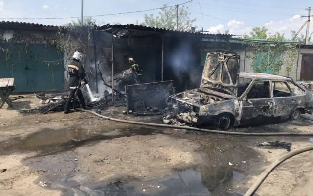В Вознесенске в гаражном кооперативе сгорел автомобиль Фото № 2 В Вознесенске в гаражном кооперативе сгорел автомобиль Фото № 2