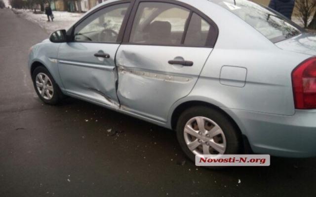 В Николаеве столкнулись Lada Niva и Hyundai Accent Фото № 0 В Николаеве столкнулись Lada Niva и Hyundai Accent Фото № 0