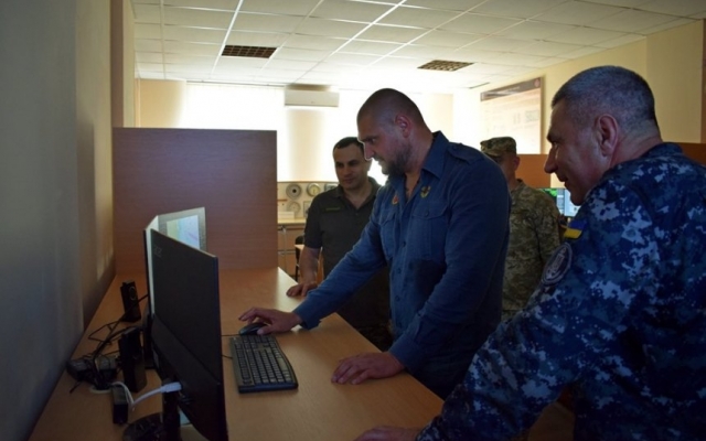 Губернатор Николаевской области Алексей Савченко вручил морпехам сертификаты на квартиры Фото № 4 Губернатор Николаевской области Алексей Савченко вручил морпехам сертификаты на квартиры Фото № 4