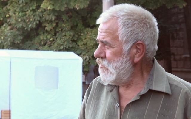 Николаевский Диоген: бывший поэт и военный репортер живет под деревьями Фото № 2 Николаевский Диоген: бывший поэт и военный репортер живет под деревьями Фото № 2