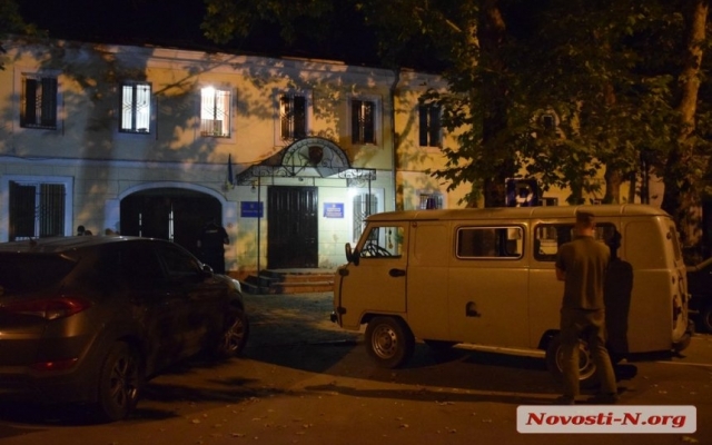 В Николаеве на Потемкинской несколько человек устроили дебош Фото № 1 В Николаеве на Потемкинской несколько человек устроили дебош Фото № 1