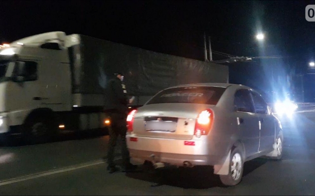На Ингульском мосту произошла авария с участием грузовика и двух иномарок Фото № 3 На Ингульском мосту произошла авария с участием грузовика и двух иномарок Фото № 3