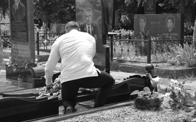 В Николаеве установили памятник погибшему воину АТО Фото № 3 В Николаеве установили памятник погибшему воину АТО Фото № 3