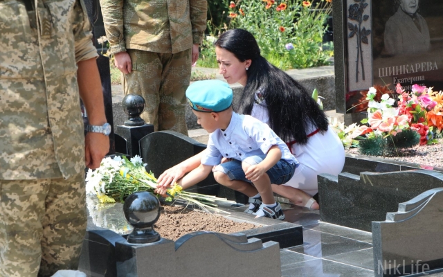 «Живут, пока жива память»: в Николаеве установили памятник герою АТО Фото № 0 «Живут, пока жива память»: в Николаеве установили памятник герою АТО Фото № 0
