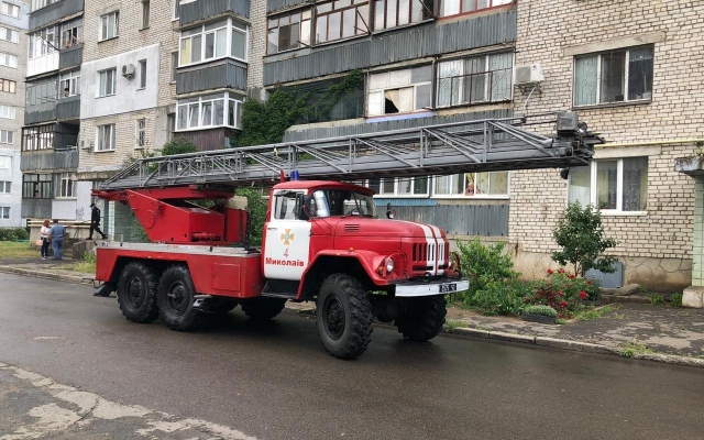 В Николаеве спасли мужчину, который потерял ключи и решил попасть в квартиру через балкон на 9 этаже Фото № 1 В Николаеве спасли мужчину, который потерял ключи и решил попасть в квартиру через балкон на 9 этаже Фото № 1