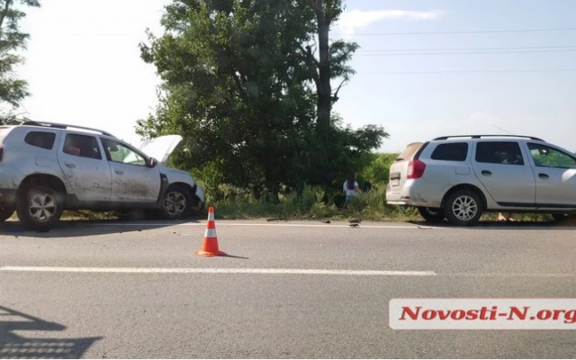 BMW слетело в кювет, водителя увезла «скорая» - ДТП под Коблево Фото № 0 BMW слетело в кювет, водителя увезла «скорая» - ДТП под Коблево Фото № 0