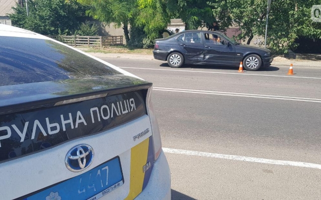 На Херсонском шоссе в Николаеве не смогли разминуться две иномарки Фото № 4 На Херсонском шоссе в Николаеве не смогли разминуться две иномарки Фото № 4