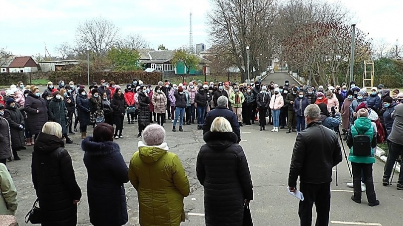 Родители учеников школы, которую закрывают по решению суда, готовятся перекрывать железную дорогу Фото № 0 Родители учеников школы, которую закрывают по решению суда, готовятся перекрывать железную дорогу Фото № 0