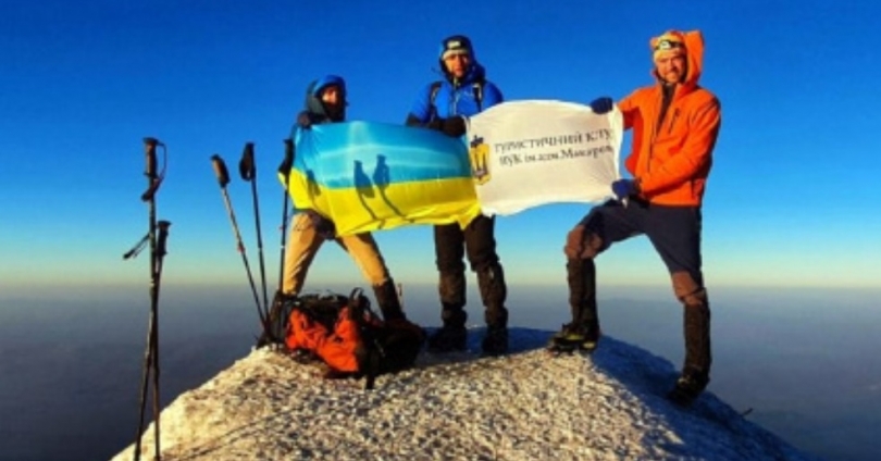 Николаевский флаг развевается над библейской горой Фото № 0 Николаевский флаг развевается над библейской горой Фото № 0