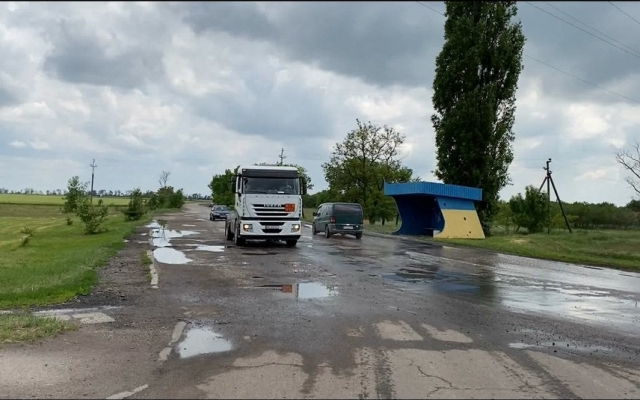 На Николаевщине протестуют против движения грузовиков через аварийную плотину Фото № 0 На Николаевщине протестуют против движения грузовиков через аварийную плотину Фото № 0