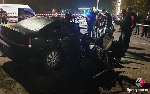 В Корабельном районе автомобиль на огромной скорости вылетел на обочину и врезался в столб: пассажир – погиб, водитель – в больнице Фото № 0 В Корабельном районе автомобиль на огромной скорости вылетел на обочину и врезался в столб: пассажир – погиб, водитель – в больнице Фото № 0
