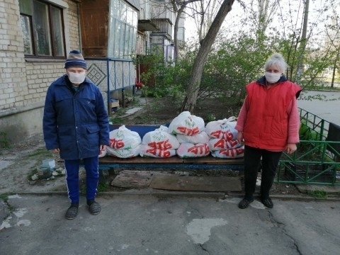 Группа «Волонтеров-добрососедей» развозит нуждающимся продукты Фото № 0 Группа «Волонтеров-добрососедей» развозит нуждающимся продукты Фото № 0