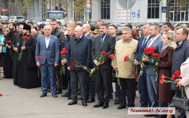 В Николаеве отметили 75-ю годовщину со Дня освобождения Украины от немецко-фашистских захватчиков Фото № 10 В Николаеве отметили 75-ю годовщину со Дня освобождения Украины от немецко-фашистских захватчиков Фото № 10