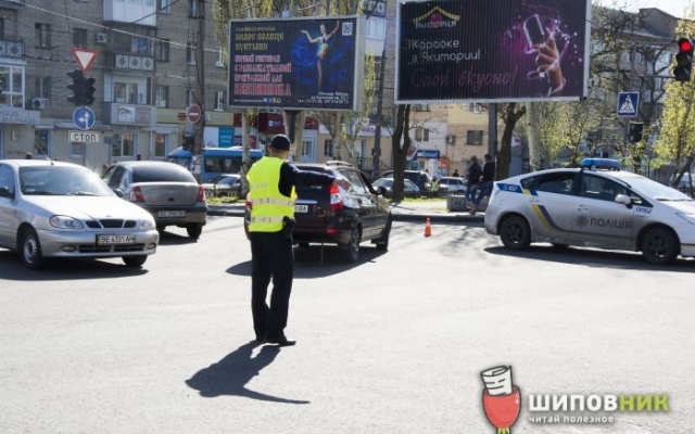В Николаеве затруднено движение по Центральному проспекту в результате ДТП Фото № 4 В Николаеве затруднено движение по Центральному проспекту в результате ДТП Фото № 4