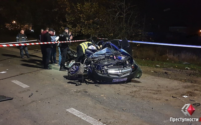 В Корабельном районе автомобиль на огромной скорости вылетел на обочину и врезался в столб: пассажир – погиб, водитель – в больнице Фото № 1 В Корабельном районе автомобиль на огромной скорости вылетел на обочину и врезался в столб: пассажир – погиб, водитель – в больнице Фото № 1