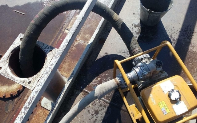 В Витовской районе затопило понтонный мост и спасатели оказали помощь по откачке воды Фото № 0 В Витовской районе затопило понтонный мост и спасатели оказали помощь по откачке воды Фото № 0