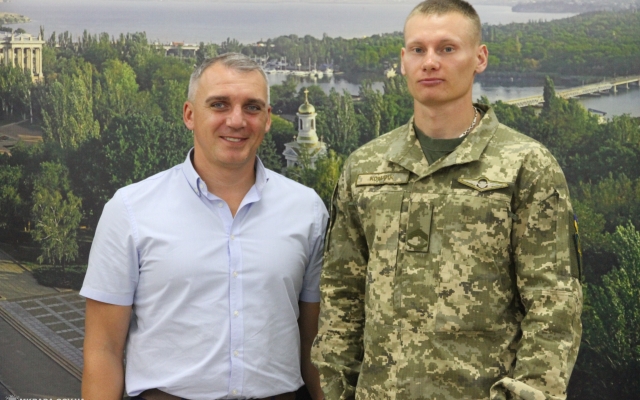 Мэр Николаева Александр Сенкевич вручил ордера на квартиры военнослужащим Вооруженных Сил Украины Фото № 4 Мэр Николаева Александр Сенкевич вручил ордера на квартиры военнослужащим Вооруженных Сил Украины Фото № 4