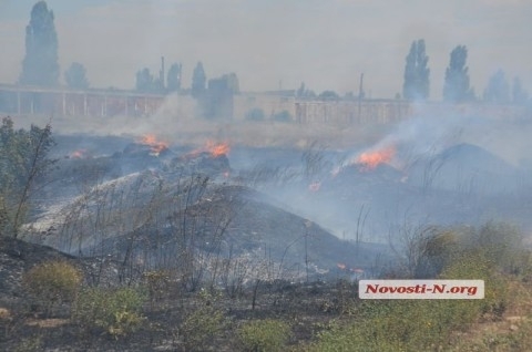 В Николаеве на автодроме одной из воинских частей возник пожар Фото № 0 В Николаеве на автодроме одной из воинских частей возник пожар Фото № 0