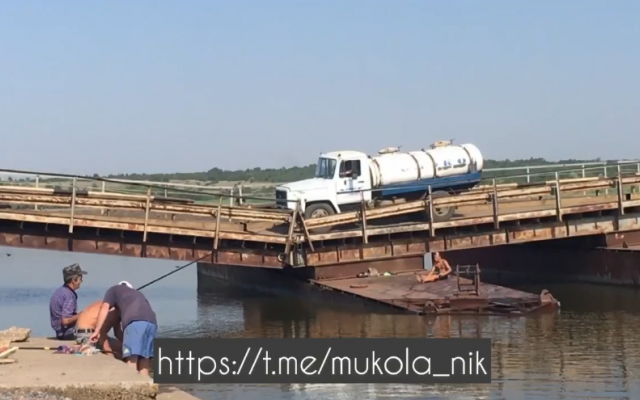 Держится из последних сил – в сети показали видео разламывающегося на две части моста в Снигиревке Фото № 1 Держится из последних сил – в сети показали видео разламывающегося на две части моста в Снигиревке Фото № 1