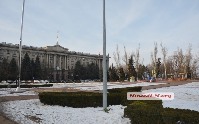 На главной площади Николаева разобрали На главной площади Николаева разобрали