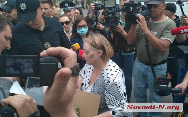 Дочь Героя Советского Союза Николая Медведева пришла на акцию «Бессмертный полк» с портретом отца и георгиевской лентой Фото № 0 Дочь Героя Советского Союза Николая Медведева пришла на акцию «Бессмертный полк» с портретом отца и георгиевской лентой Фото № 0