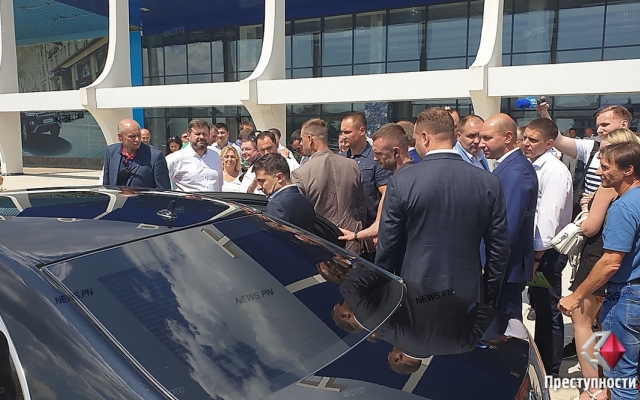 Президент Украины осмотрел трассу Н-14 и приехал на Николаевский судостроительный завод, чтобы обсудить судьбу крейсера «Украина» Фото № 11 Президент Украины осмотрел трассу Н-14 и приехал на Николаевский судостроительный завод, чтобы обсудить судьбу крейсера «Украина» Фото № 11