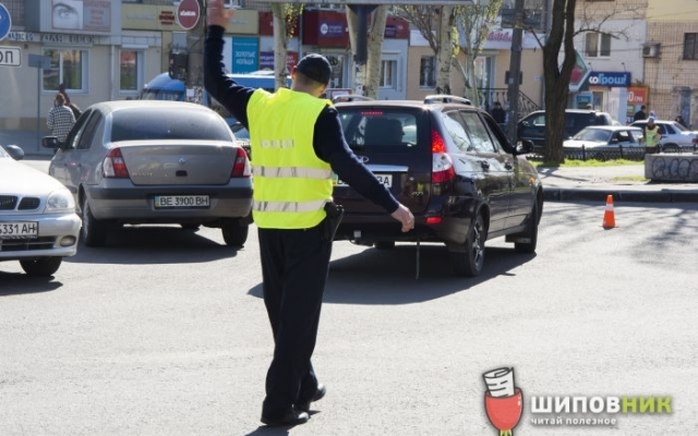 В Николаеве затруднено движение по Центральному проспекту в результате ДТП Фото № 2 В Николаеве затруднено движение по Центральному проспекту в результате ДТП Фото № 2
