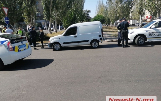 На Центральном проспекте автомобиль сбил пешехода Фото № 3 На Центральном проспекте автомобиль сбил пешехода Фото № 3