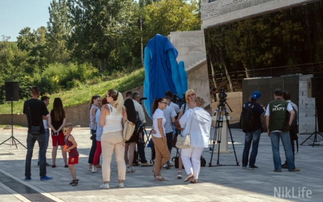 В Николаеве торжественно открыли арт-объект Middle Way Фото № 3 В Николаеве торжественно открыли арт-объект Middle Way Фото № 3