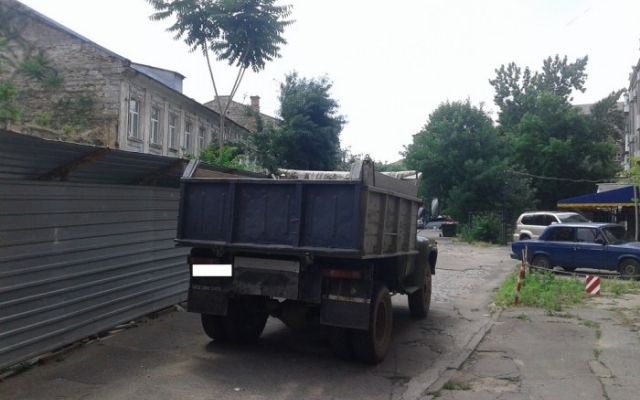 В центре Николаева с новой силой встала старая проблема - обеспокоенные люди обещают «дойти до Киева» (ВИДЕО) Фото № 2 В центре Николаева с новой силой встала старая проблема - обеспокоенные люди обещают «дойти до Киева» (ВИДЕО) Фото № 2