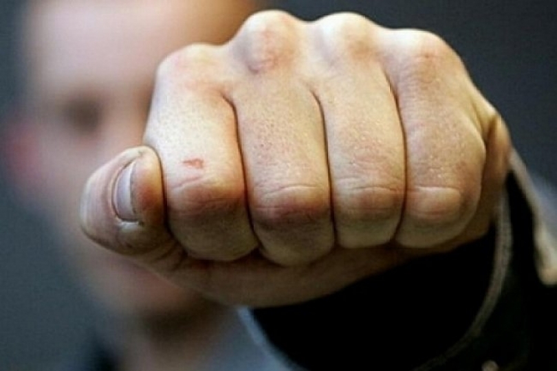 На выручку коллеге приехали 74 машины - в Николаеве пассажиры били таксиста Фото № 0 На выручку коллеге приехали 74 машины - в Николаеве пассажиры били таксиста Фото № 0
