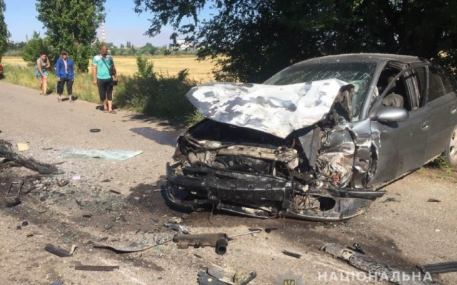 На трассе жуткая авария с погибшим и пострадавшими: столкнулись два автомобиля, за рулем одного из них находился 10-летний мальчик Фото № 2 На трассе жуткая авария с погибшим и пострадавшими: столкнулись два автомобиля, за рулем одного из них находился 10-летний мальчик Фото № 2