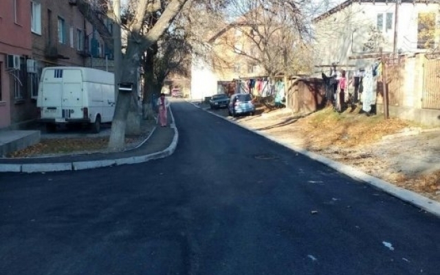 В Николаеве сделали капремонт внутриквартального проезда Фото № 1 В Николаеве сделали капремонт внутриквартального проезда Фото № 1