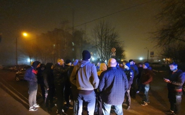 В Николаеве произошел конфликт между участниками похоронной процессии и патрульными Фото № 1 В Николаеве произошел конфликт между участниками похоронной процессии и патрульными Фото № 1